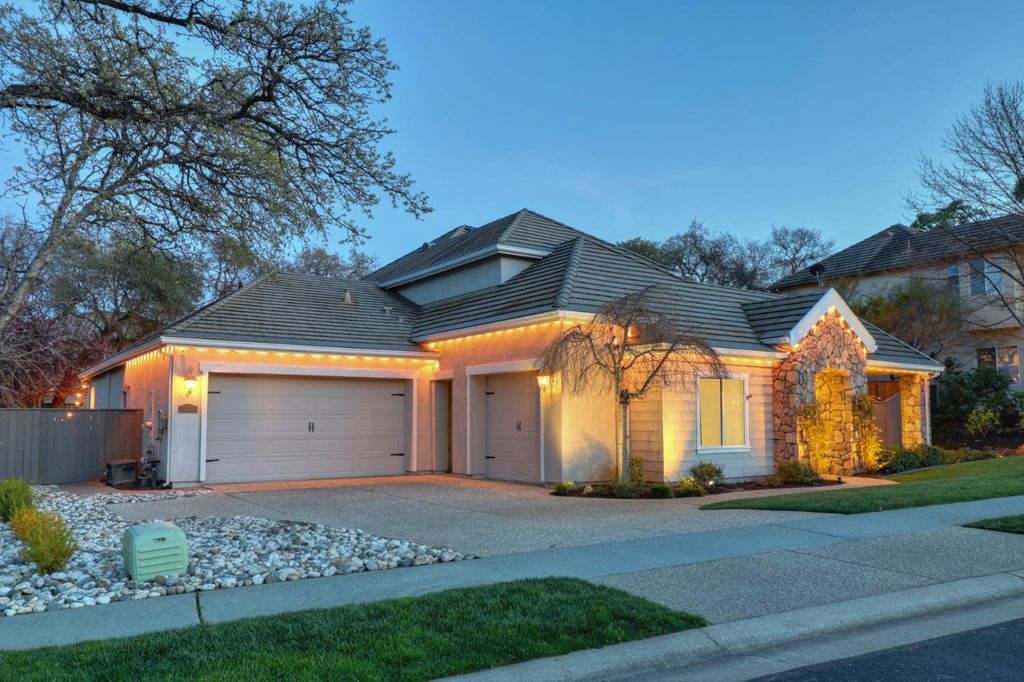 3835 Deer Ridge Ln, Auburn, CA 95602