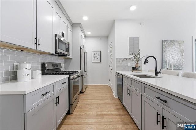 660 Bloomfield Avenue 402, Bloomfield, NJ 07003