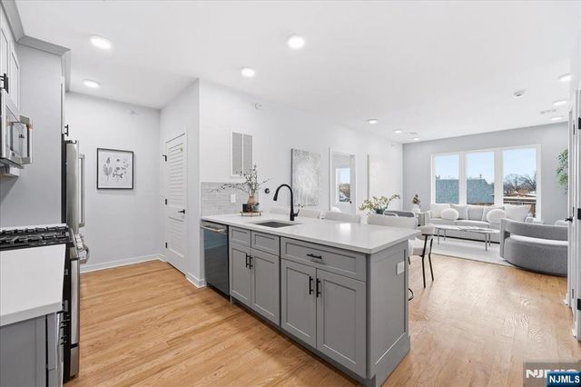 660 Bloomfield Avenue 402, Bloomfield, NJ 07003