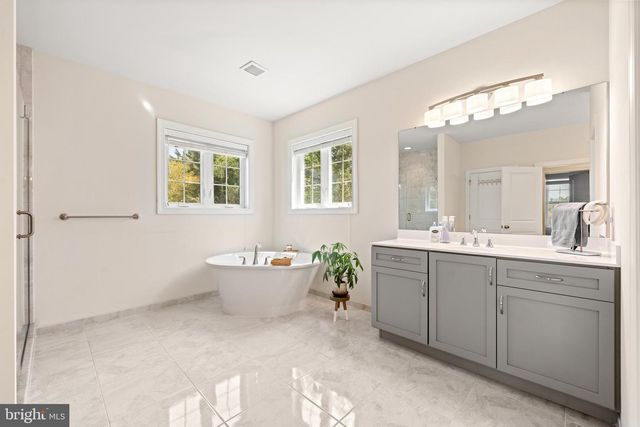 10 GIANA WAY, Glen Mills, PA 19342