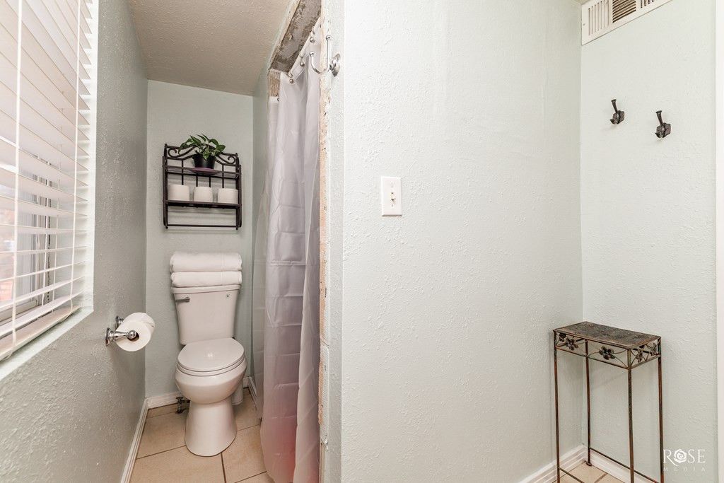 Image 18 of property listing at 408 Murrell Avenue, Ballinger, TX 76821