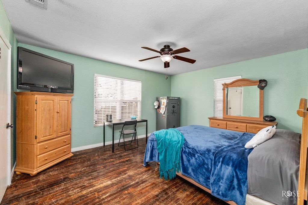 Image 19 of property listing at 408 Murrell Avenue, Ballinger, TX 76821