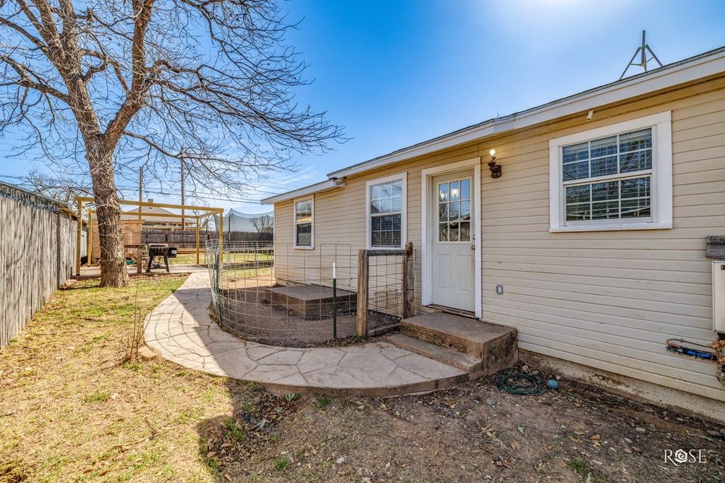 Image 24 of property listing at 408 Murrell Avenue, Ballinger, TX 76821