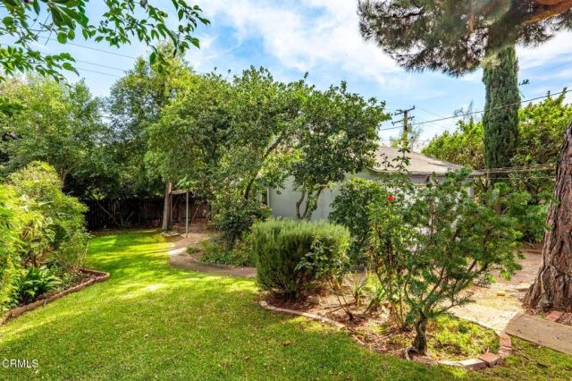 1716 N Roosevelt Avenue, Altadena, CA 91001