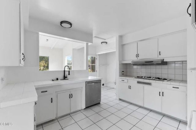 1716 N Roosevelt Avenue, Altadena, CA 91001