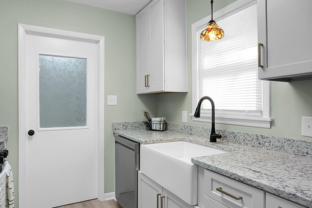 Image 11 of property listing at 308 Tulip Street, Summerville, SC 29483