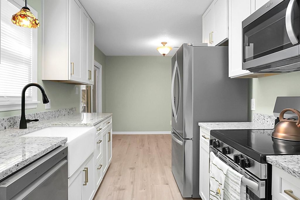 Image 12 of property listing at 308 Tulip Street, Summerville, SC 29483