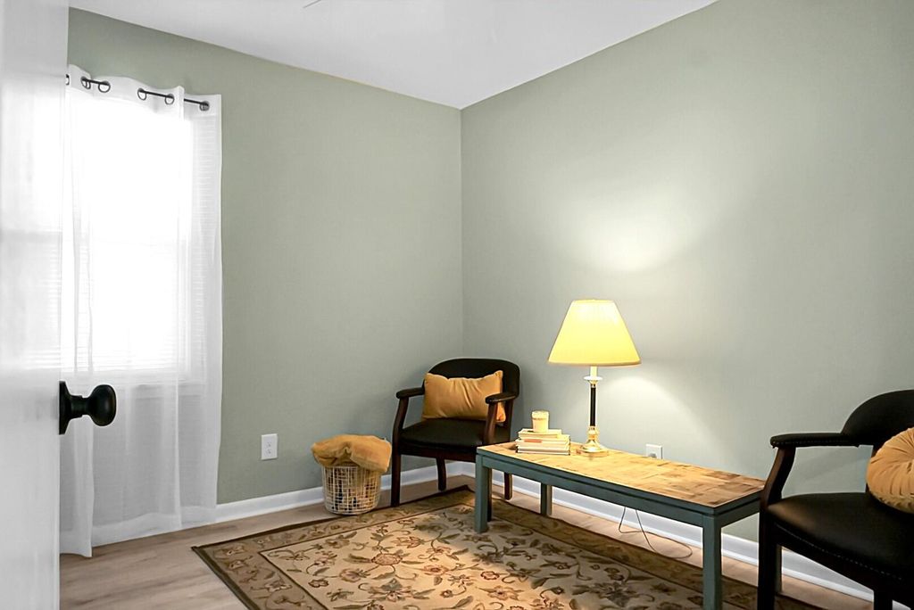 Image 14 of property listing at 308 Tulip Street, Summerville, SC 29483