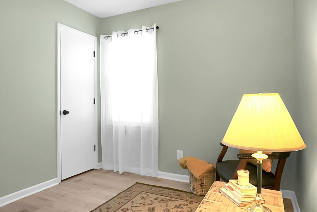 Image 15 of property listing at 308 Tulip Street, Summerville, SC 29483