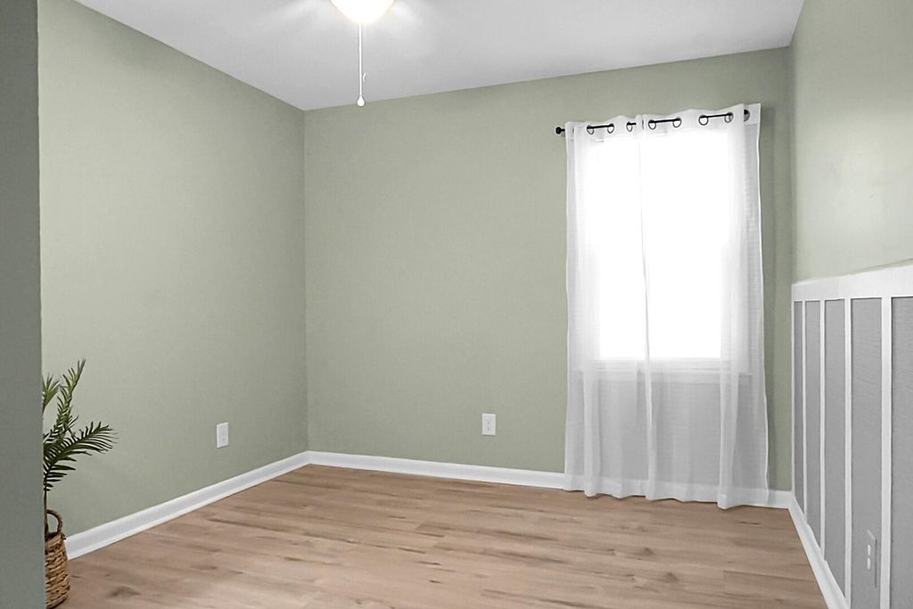 Image 21 of property listing at 308 Tulip Street, Summerville, SC 29483