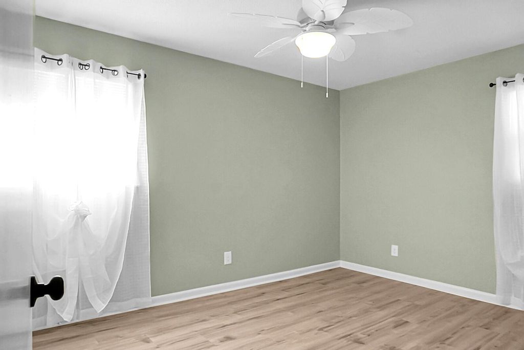 Image 22 of property listing at 308 Tulip Street, Summerville, SC 29483