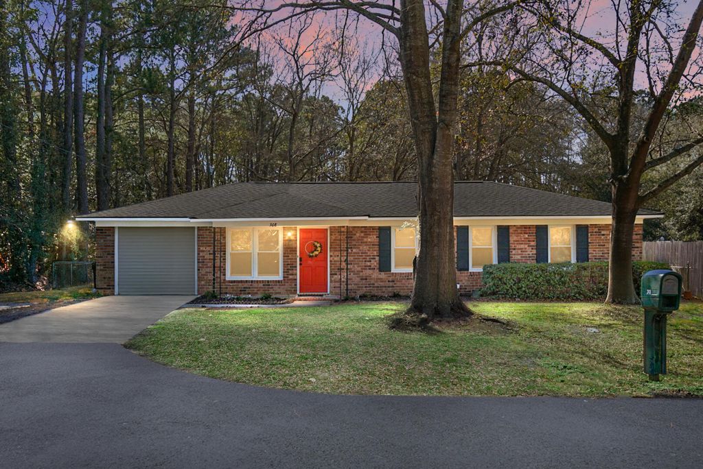 Image 32 of property listing at 308 Tulip Street, Summerville, SC 29483