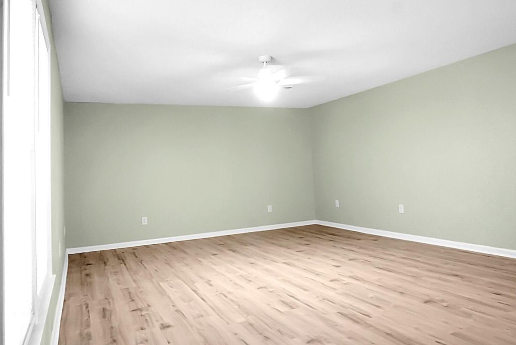 Image 4 of property listing at 308 Tulip Street, Summerville, SC 29483