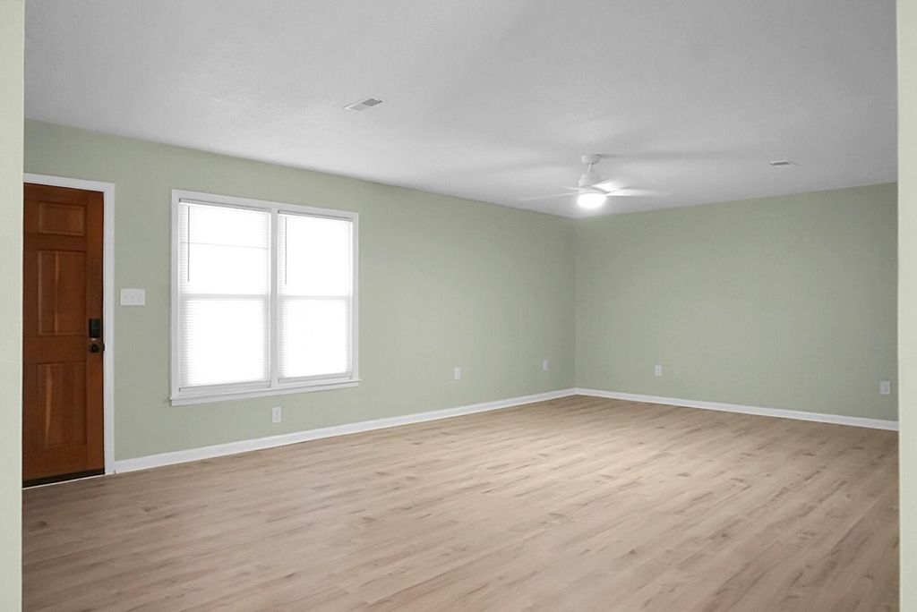 Image 5 of property listing at 308 Tulip Street, Summerville, SC 29483