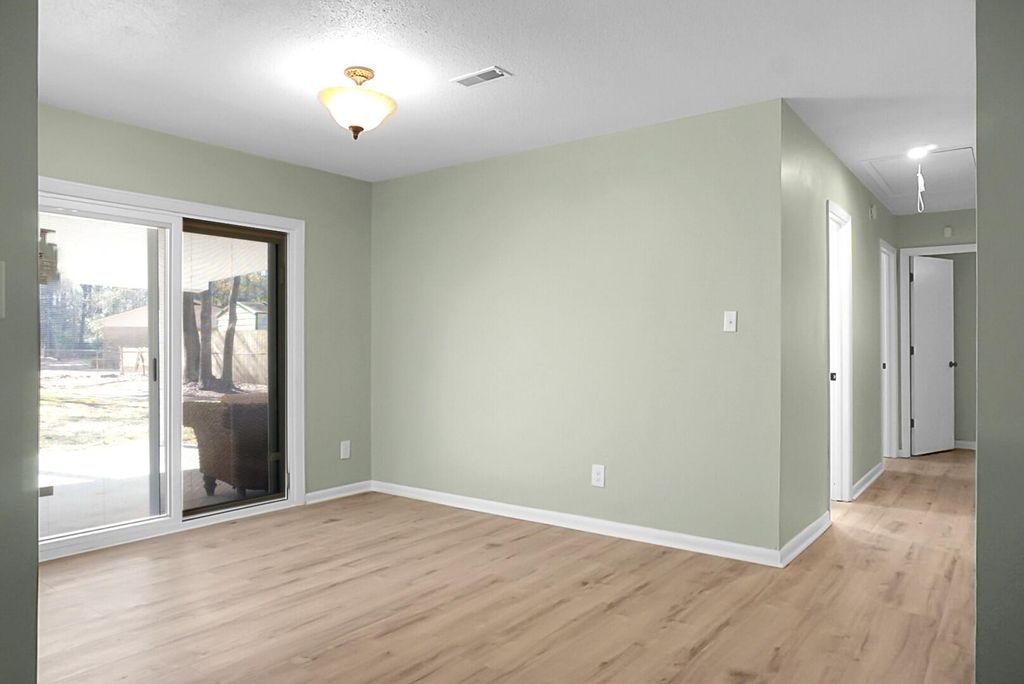 Image 6 of property listing at 308 Tulip Street, Summerville, SC 29483