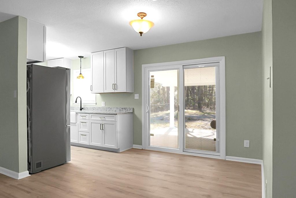 Image 8 of property listing at 308 Tulip Street, Summerville, SC 29483