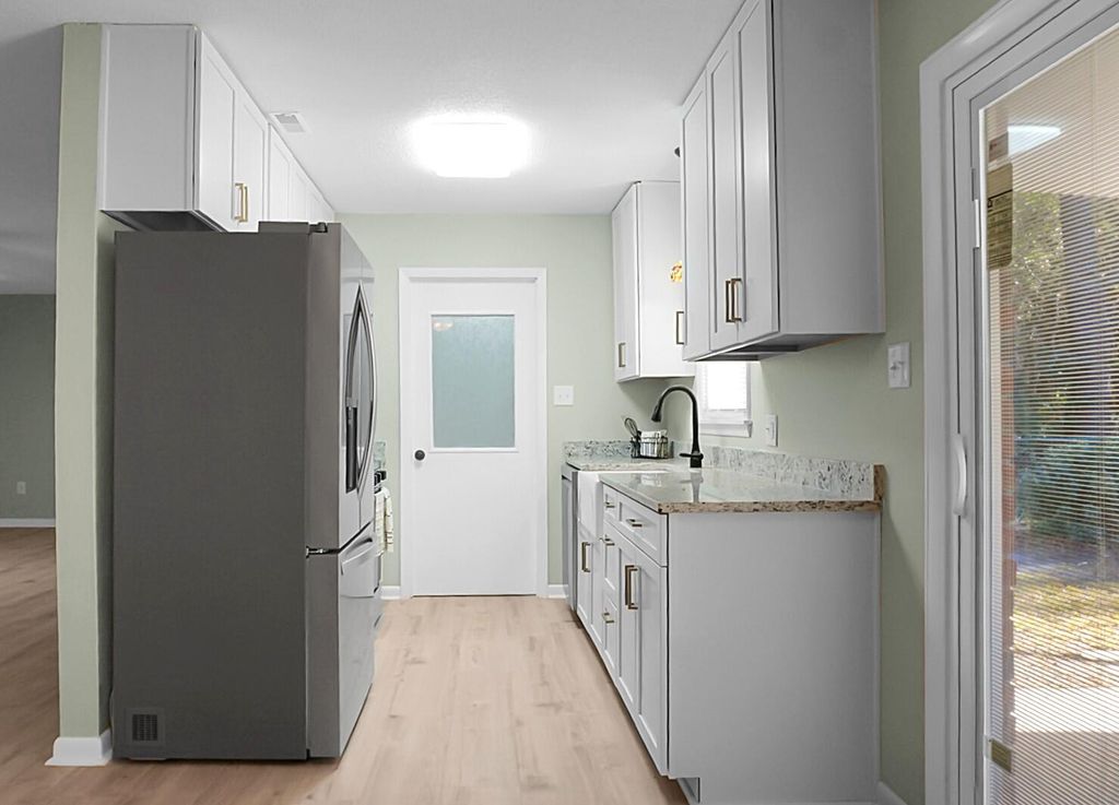 Image 9 of property listing at 308 Tulip Street, Summerville, SC 29483