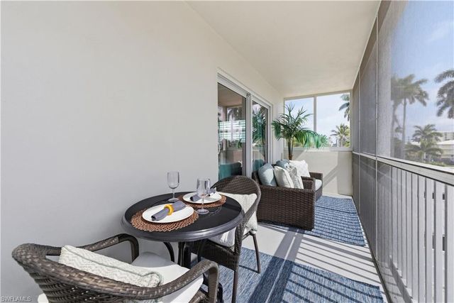 1977 Gulf Shore BLVD N 306, Naples, FL 34102