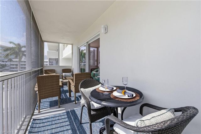 1977 Gulf Shore BLVD N 306, Naples, FL 34102