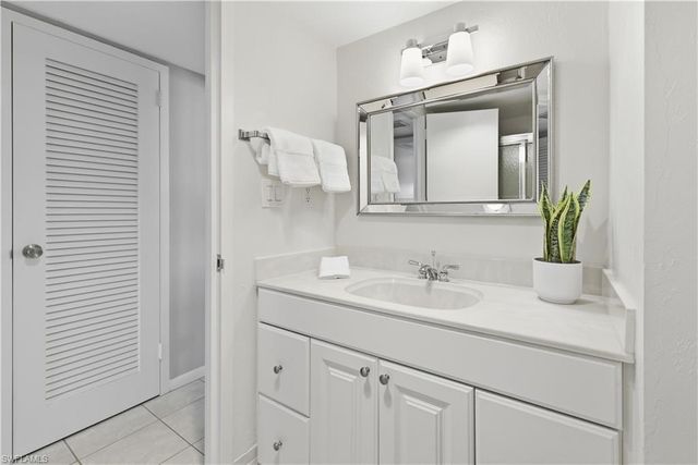 1977 Gulf Shore BLVD N 306, Naples, FL 34102