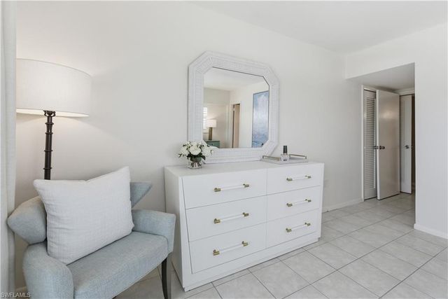 1977 Gulf Shore BLVD N 306, Naples, FL 34102