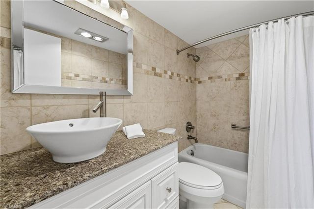 1977 Gulf Shore BLVD N 306, Naples, FL 34102