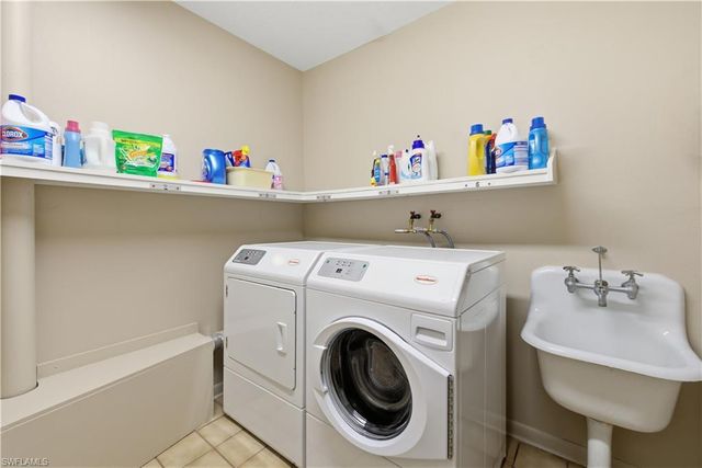 1977 Gulf Shore BLVD N 306, Naples, FL 34102