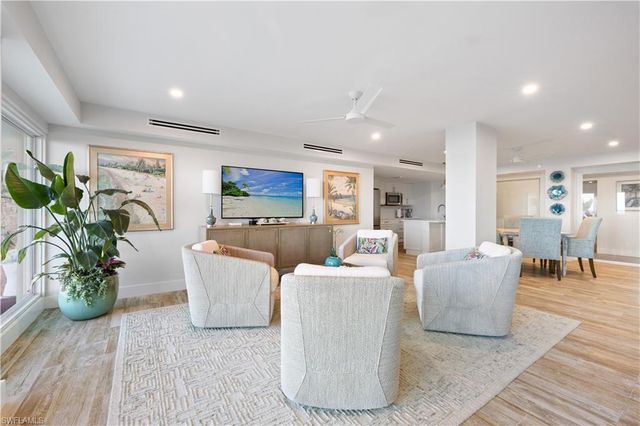 1977 Gulf Shore BLVD N 306, Naples, FL 34102