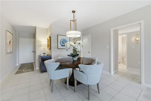 1977 Gulf Shore BLVD N 306, Naples, FL 34102