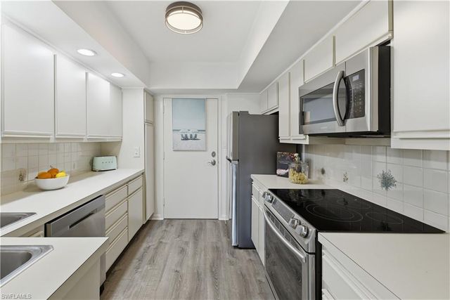 1977 Gulf Shore BLVD N 306, Naples, FL 34102