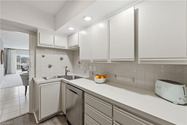 1977 Gulf Shore BLVD N 306, Naples, FL 34102