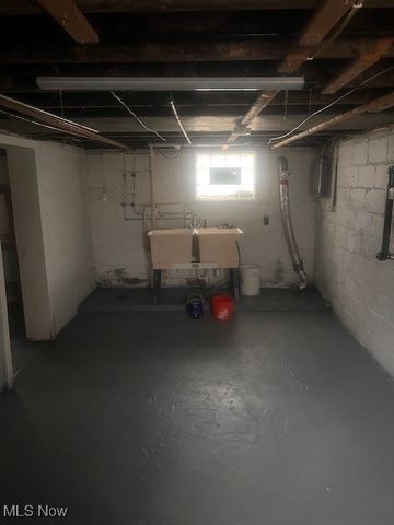 1796 Bonnie Brae NE, Warren, OH 44483