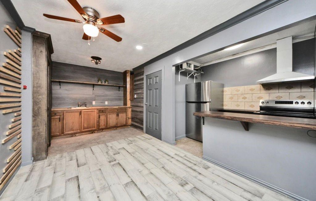 5622 W Montgomery Road, Houston, TX 77091