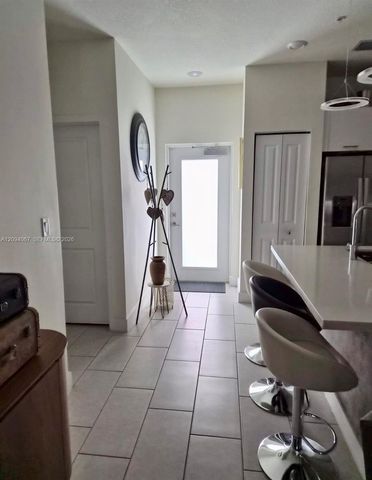 8167 NW 41st Street E-208, Doral, FL 33166