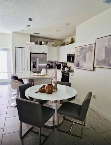 8167 NW 41st Street E-208, Doral, FL 33166