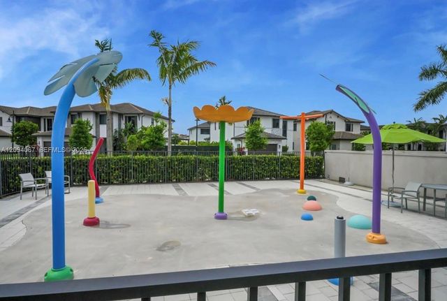 8167 NW 41st Street E-208, Doral, FL 33166