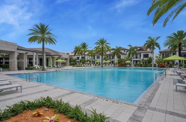 8167 NW 41st Street E-208, Doral, FL 33166