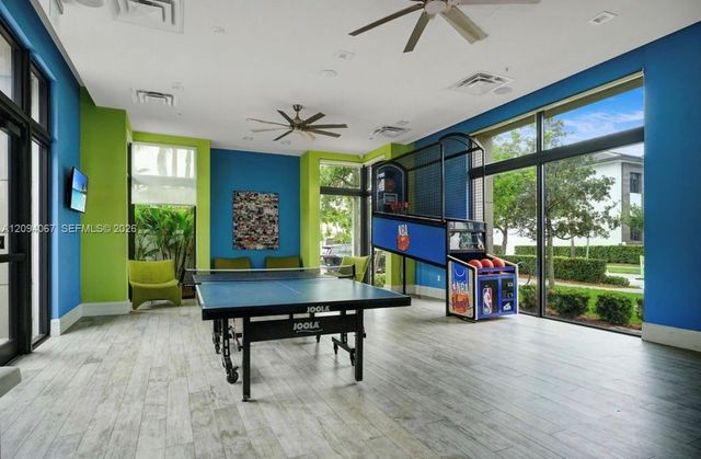 8167 NW 41st Street E-208, Doral, FL 33166