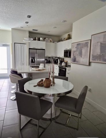 8167 NW 41st Street E-208, Doral, FL 33166