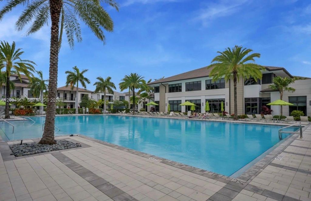 8167 NW 41st Street E-208, Doral, FL 33166