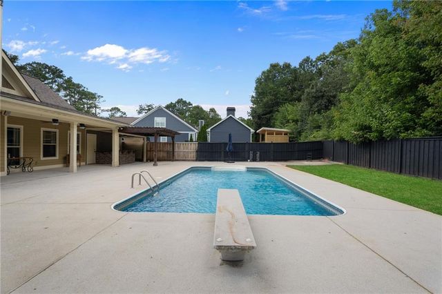 30 W Macedonia Church Road, Oxford, GA 30054