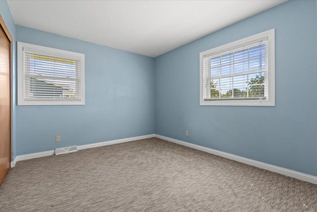 13728 W Honey LANE, New Berlin, WI 53151