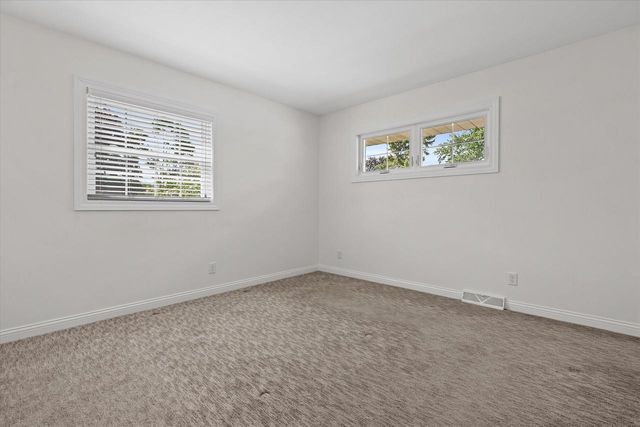 13728 W Honey LANE, New Berlin, WI 53151