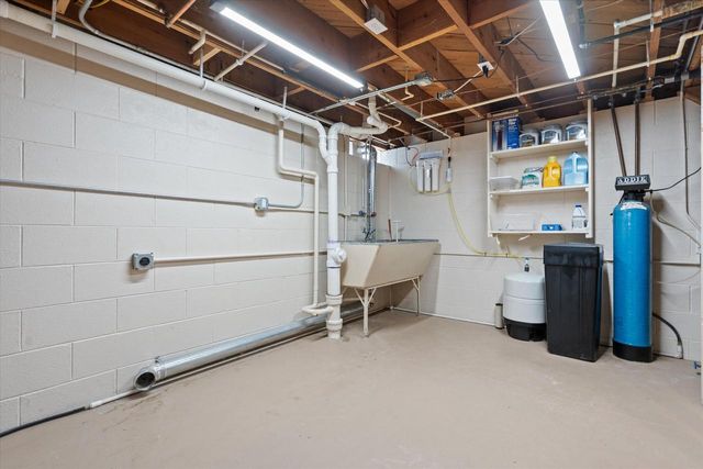 13728 W Honey LANE, New Berlin, WI 53151