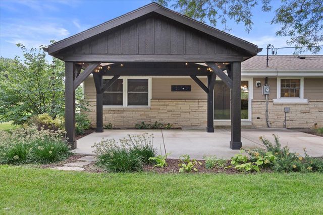 13728 W Honey LANE, New Berlin, WI 53151