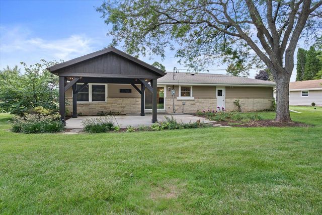 13728 W Honey LANE, New Berlin, WI 53151