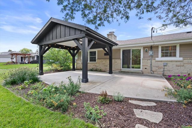 13728 W Honey LANE, New Berlin, WI 53151