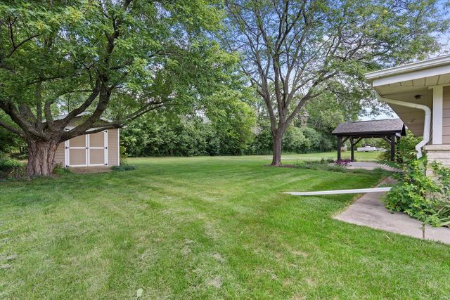 13728 W Honey LANE, New Berlin, WI 53151