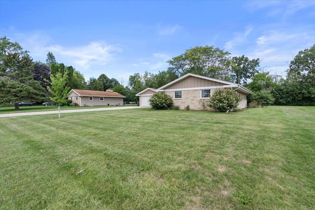 13728 W Honey LANE, New Berlin, WI 53151