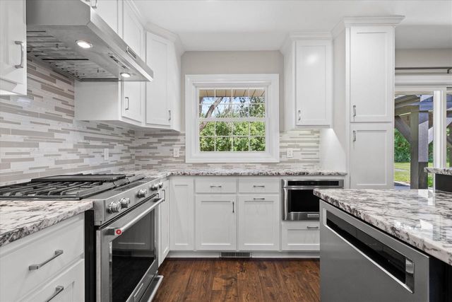 13728 W Honey LANE, New Berlin, WI 53151